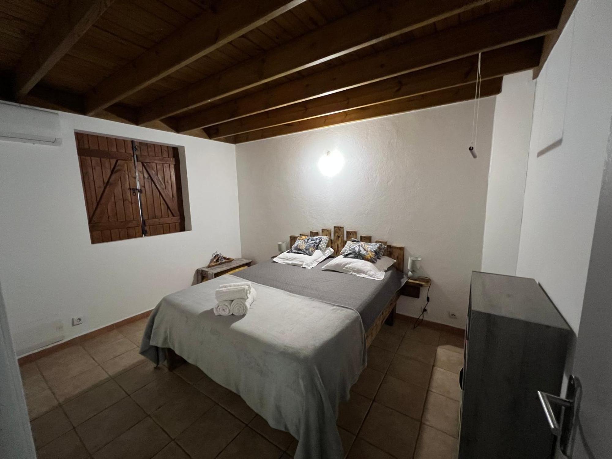 Villa Au Calme Avec Jacuzzi, Villa Le Boursoie Les Abymes Exterior foto