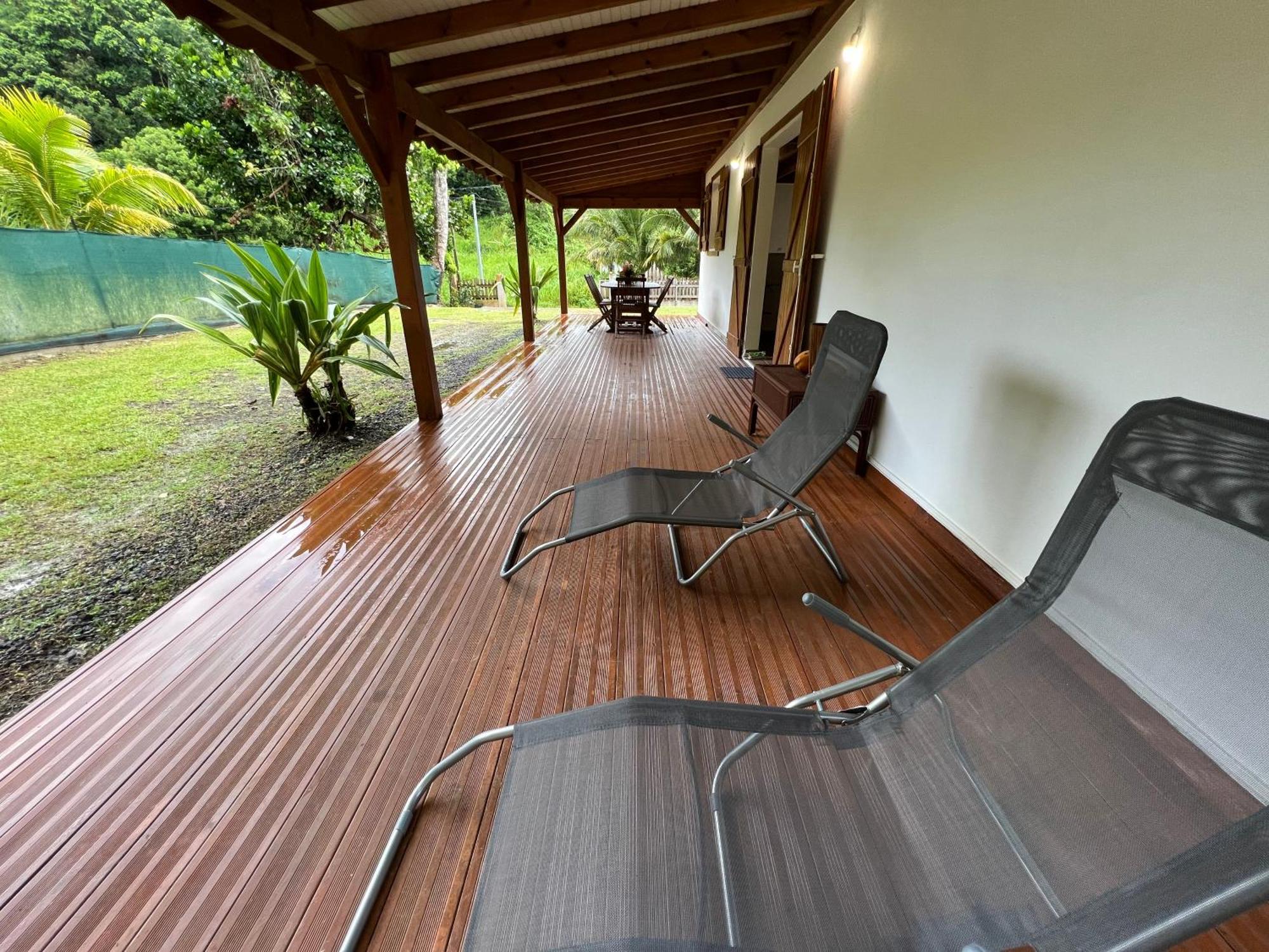 Villa Au Calme Avec Jacuzzi, Villa Le Boursoie Les Abymes Exterior foto