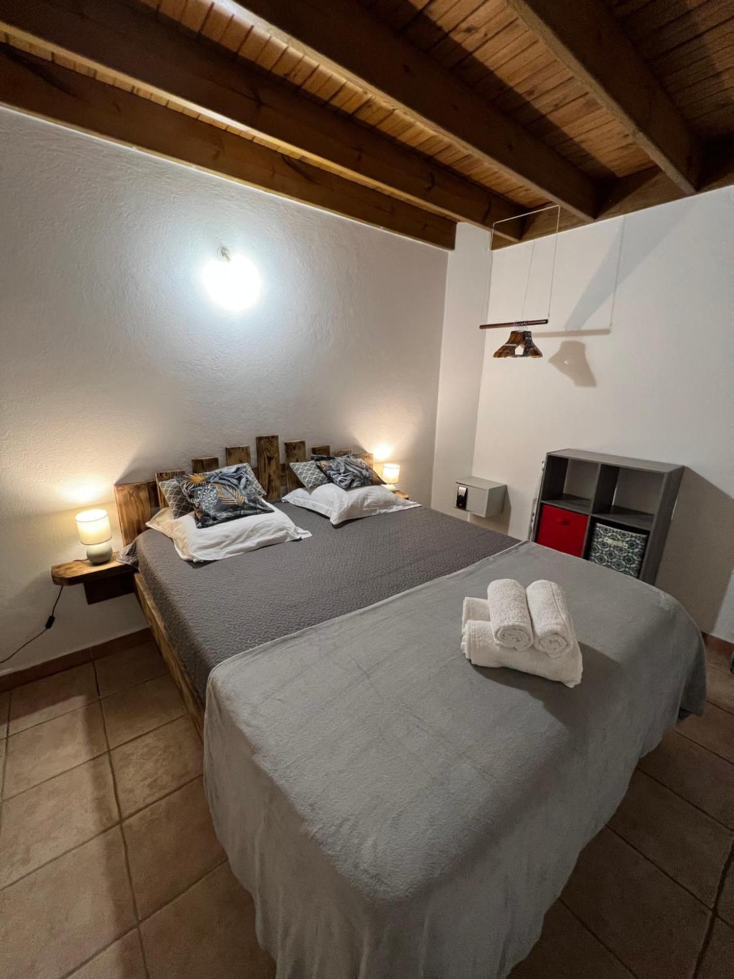 Villa Au Calme Avec Jacuzzi, Villa Le Boursoie Les Abymes Exterior foto