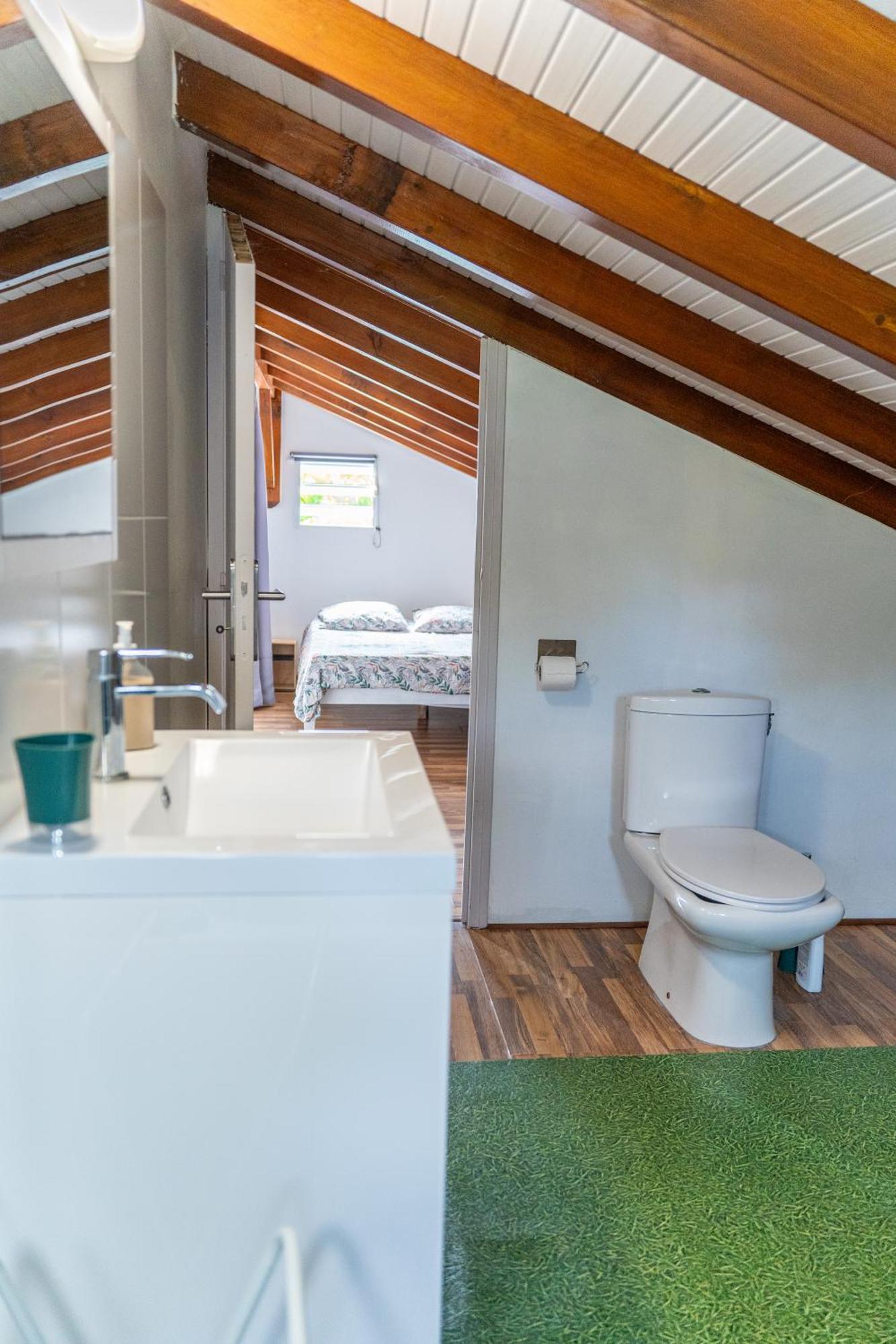 Villa Au Calme Avec Jacuzzi, Villa Le Boursoie Les Abymes Exterior foto